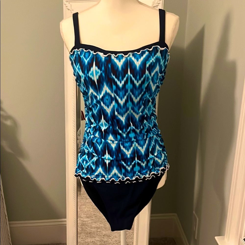 Profile by Gottex Tankini top 34D & bottoms, size 8.